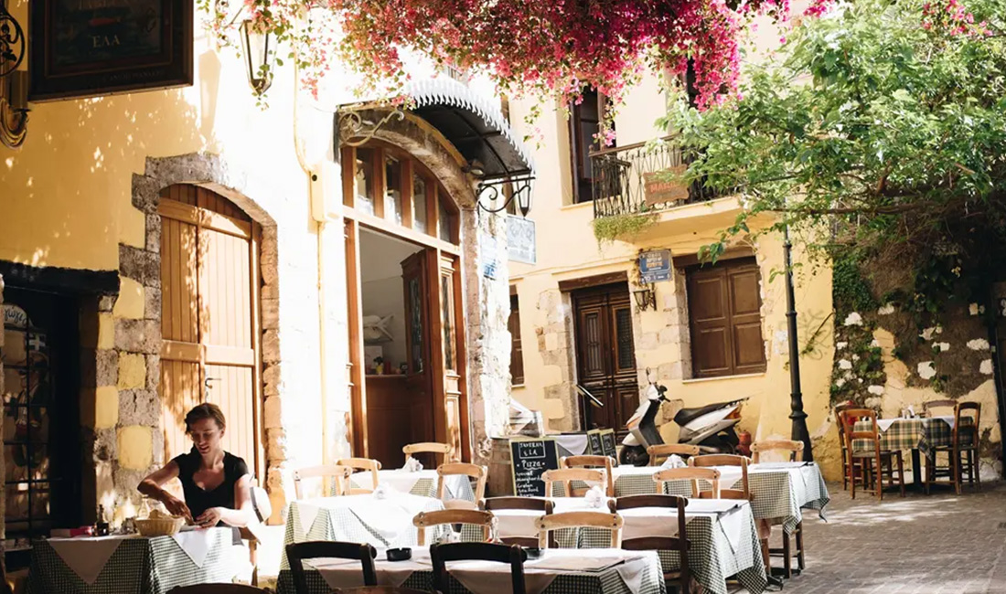 How to Clean Teak Outdoor Furniture: Quick and Effective Tips