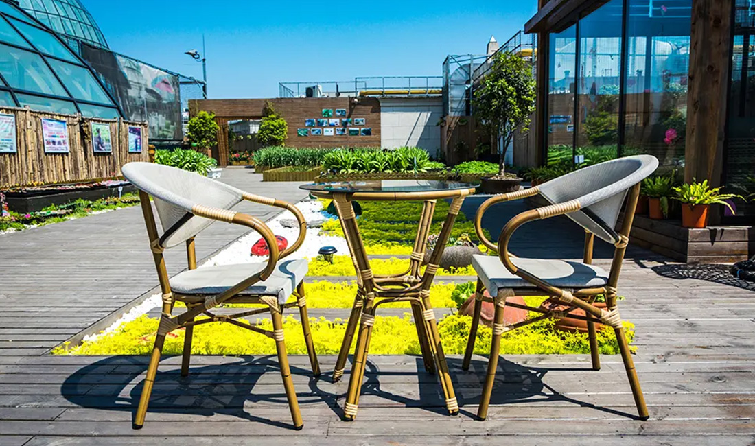 Is Steel or Aluminum Better for Outdoor Furniture? Comparing Durability and Maintenance